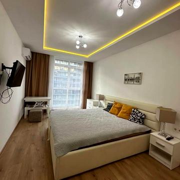 Вячеслава Чорновола просп. (), 16ж