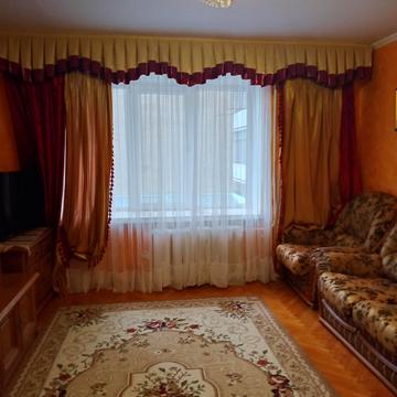 Тролейбусна вул., 4