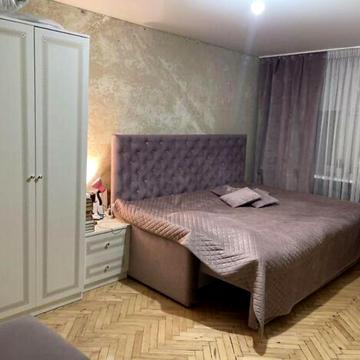 Каховська вул., 6