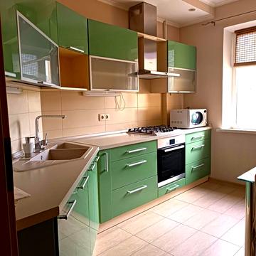 Миколи Бажана просп., 7-Б