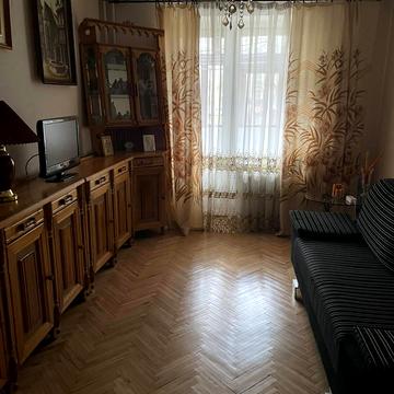 Євгена Патона вул., 13