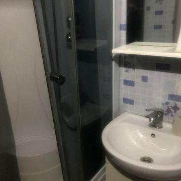 Сдам 1 кв. ул.Тулузе  без быт. техн. ,10 мин.езды  м.Академгоро.