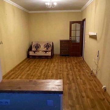 Бахмацька вул., 10