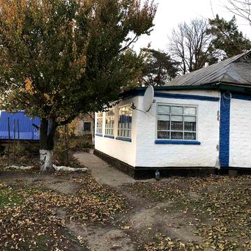 Здається будинок у тихому селі