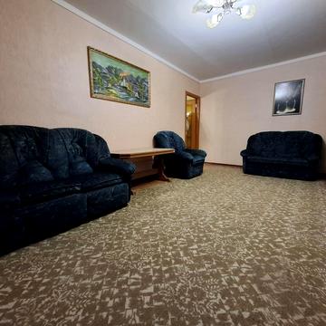 Незалежності вул. (Космонавта Попова), 4