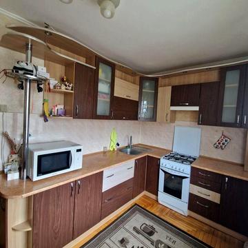 Оренда 2-кімнатної квартири, 53 м², вул. Золотогірська, 4/5 поверх
Зда