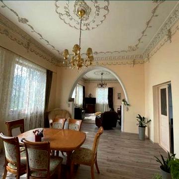 Умова вул., 25