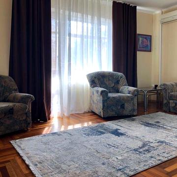 Здам затишну, велику однокімнатну квартиру-студію 40 м². Власник.