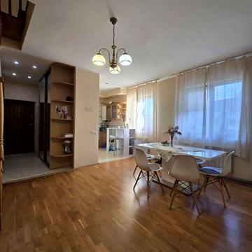 Болотинська вул., 33