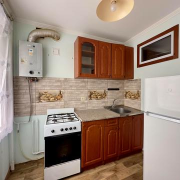 Князя Романа вул., 8