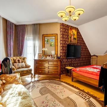 Євгена Коновальця вул.