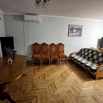 Здається в оренду 4-кімнати будинок / квартира в центрі міста .