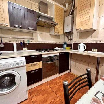 Двухкомнатная кв. Держпром, Научная, Центр. Есть гараж.