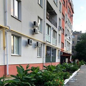 Червона вул., 14