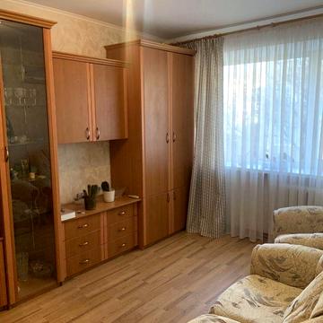 Продаж трикімнатної квартири з технікою та меблями на ЮТЗ