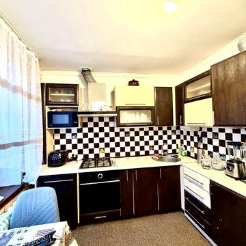 Продаж 2к по вул.Космонавтів (гараж+ комірка)