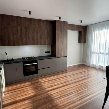 Студентська вул., 24