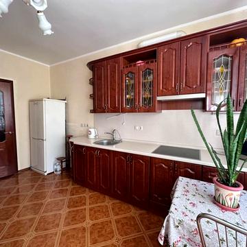 Вишняківська вул., 13