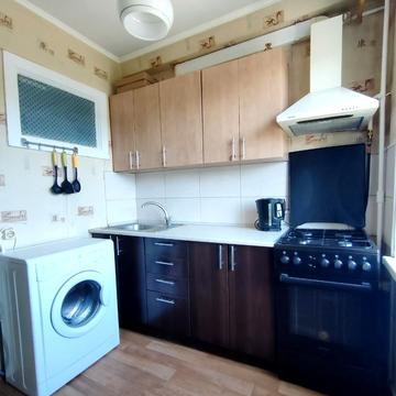 Йорданська вул. (Лайоша Гавро), 4