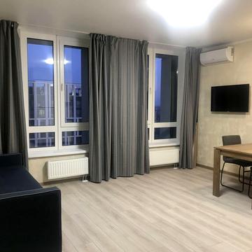 Зарічна вул., 4