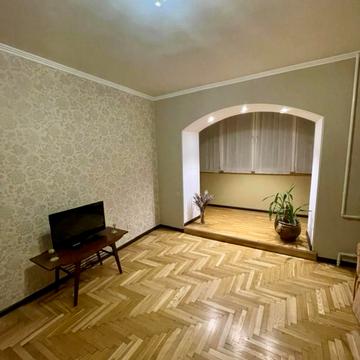 Георгія Гонгадзе просп. (Радянської України), 7