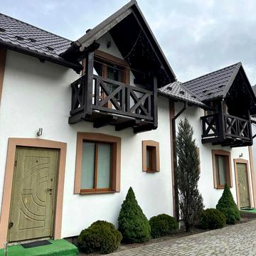 Грушевського вул., 1