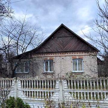 Будинок з виходом до річки .