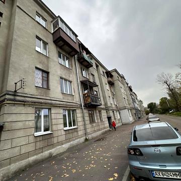 Іскринська вул., 33