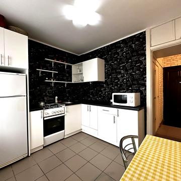 Оболонська пл. (Дружби Народів СРСР), 5