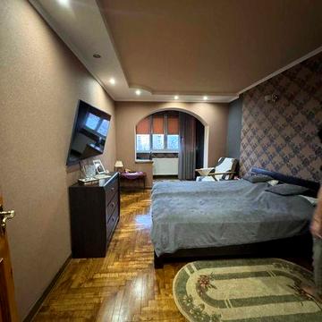 Продається 3-кімнатна квартира в районі Росвигово, м. Мукачево