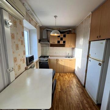 Продаж 3к Квартира Вартових Неба (Тобольська) вулиця