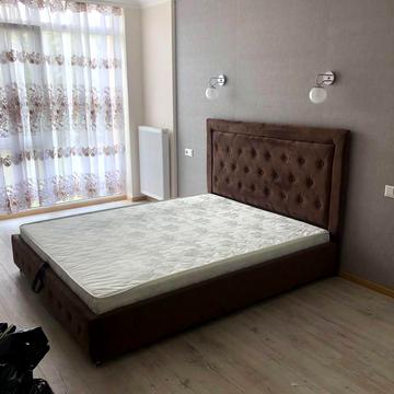 Анни Ахматової вул., 37