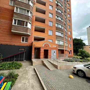 Світла,тепла 2-кімнатна квартира з видом у двір та на південь!4поверх!