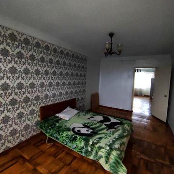 Здам трикімнатну квартиру на Бородинському