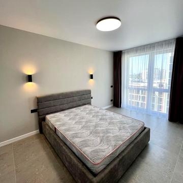 Угорська вул., 12