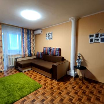 Івана Миколайчука вул., 11