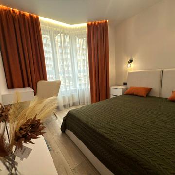 Молодіжна вул., 10