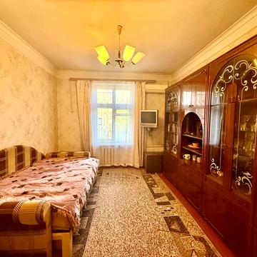 Героїв Крут вул. (12 Квітня), 30