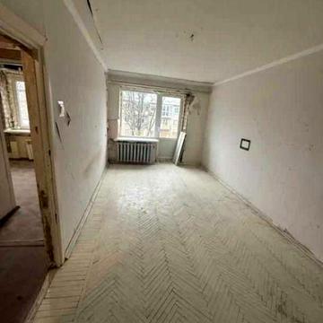 Продаётся однокомнатная квартира под ремонт в отличном месте!