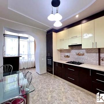 Володимира Івасюка вул., 10