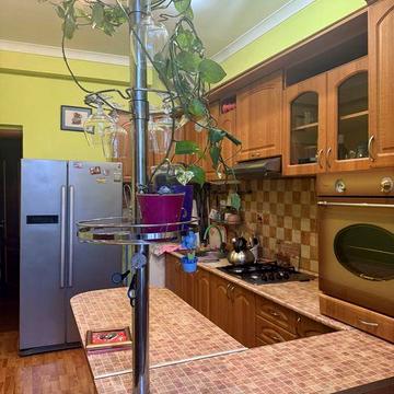 Квартира  від  власника.  Дві  кімнати. Центр   Рівного.