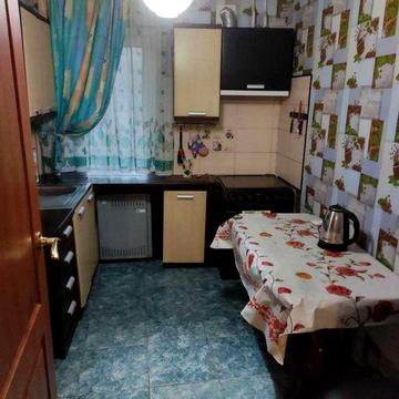 2-кімнатная квартира зі своїм двориком та місцем для авто. Разумовська