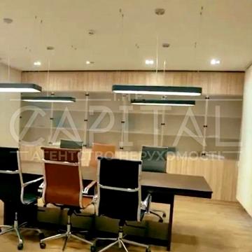 Паркова вул., 1