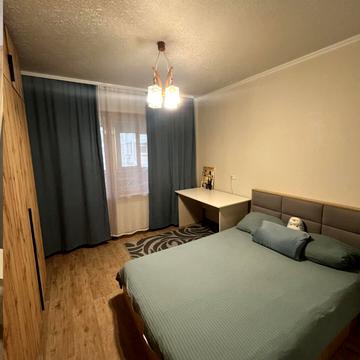 Анни Ахматової вул., 8