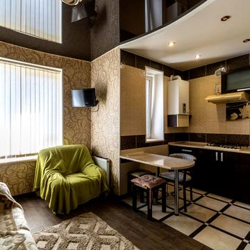 Двірська вул., 26