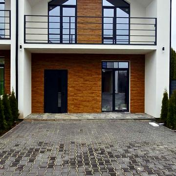 Травнева вул., 7