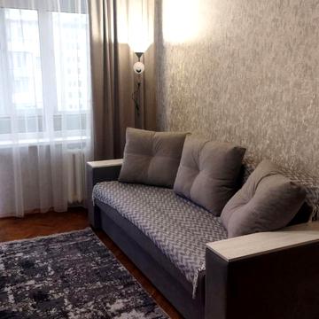 Юності вул., 4