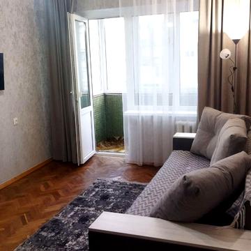 Юності вул., 4