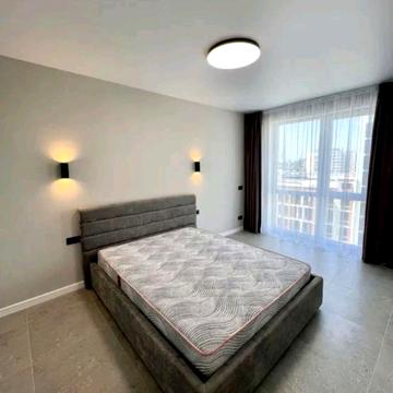 Угорська вул., 12