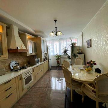 3к квартира з ремонтом в ЖК "Смарагдове містечко" (2-930-272) ЖК «Изумрудный город»